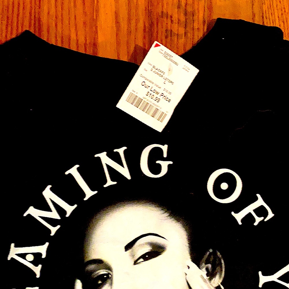 A sale a original tee shirt,size large. Brand new